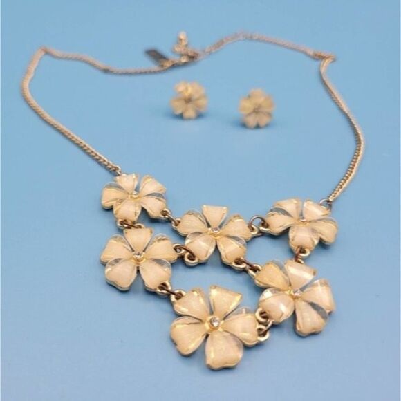 🔥The Limited pale pink flower 🌸 cluster necklace matching earrings 😍 - Picture 13 of 14